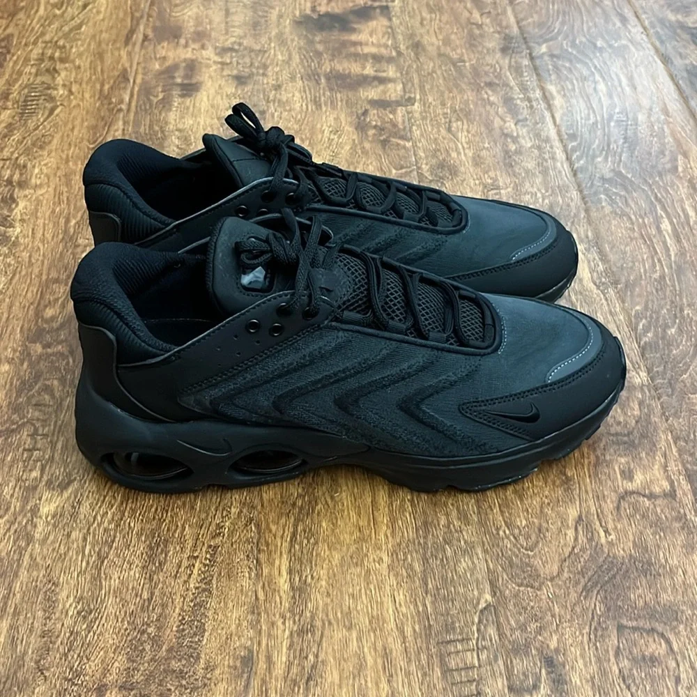 ⚡️ FLASH SALE ⚡️ 
Nike Air Max TW Tailwind Triple Black Anthracite Size 12